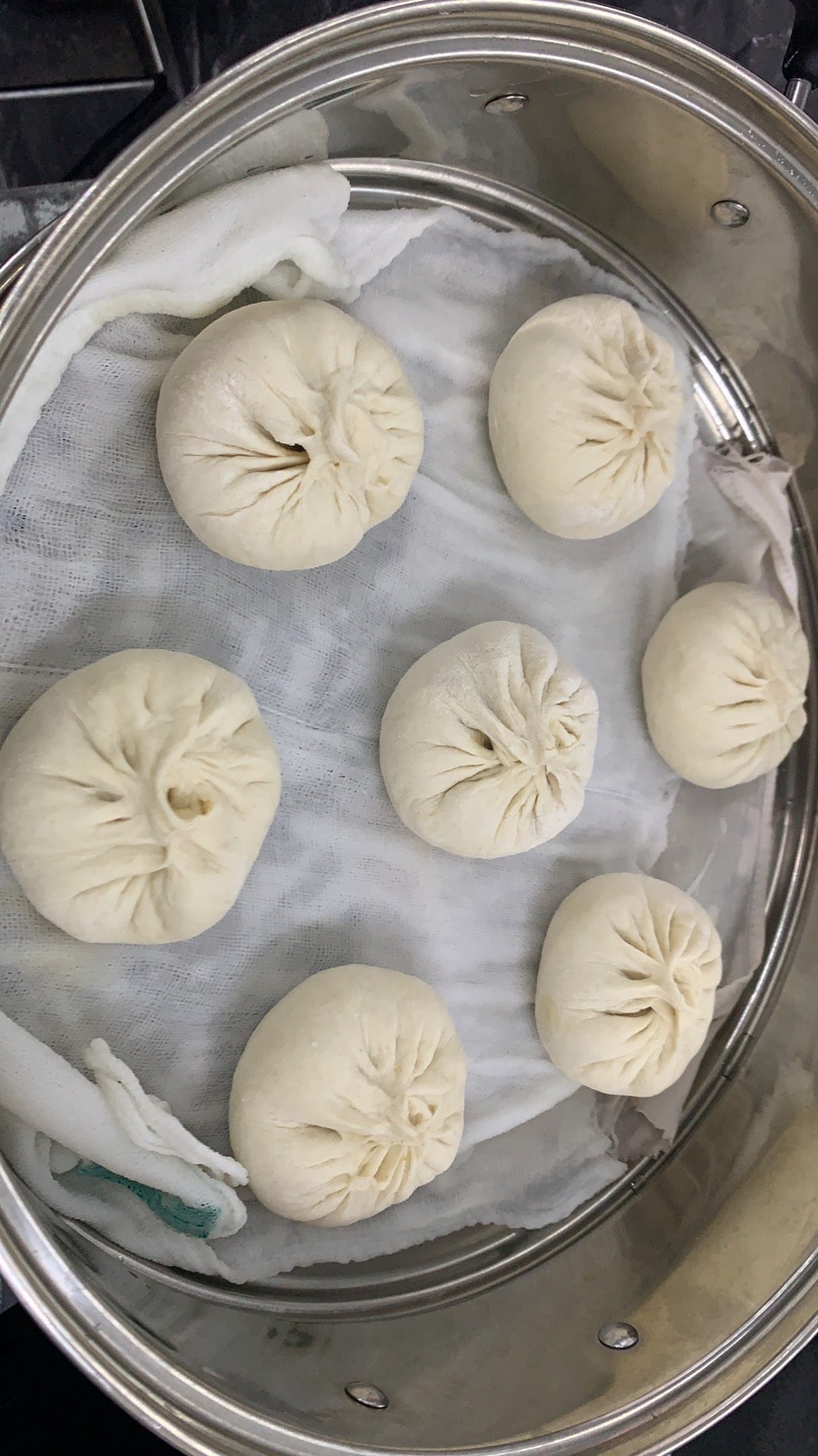 包子/牛肉芹菜/ Pan de res con apio