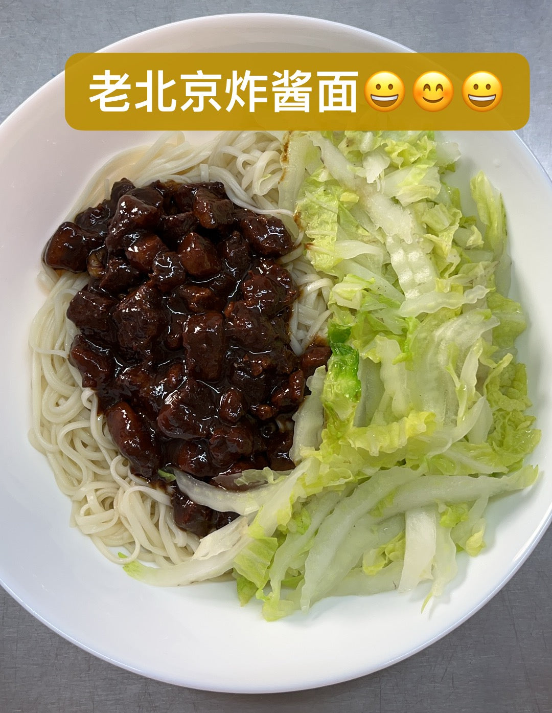 炸酱面/ Tallarín con salsa de frijol de soya